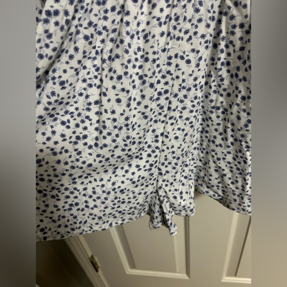 Altar’d State Blue & White Floral Deep V Romper Size Small - Picture 2 of 6